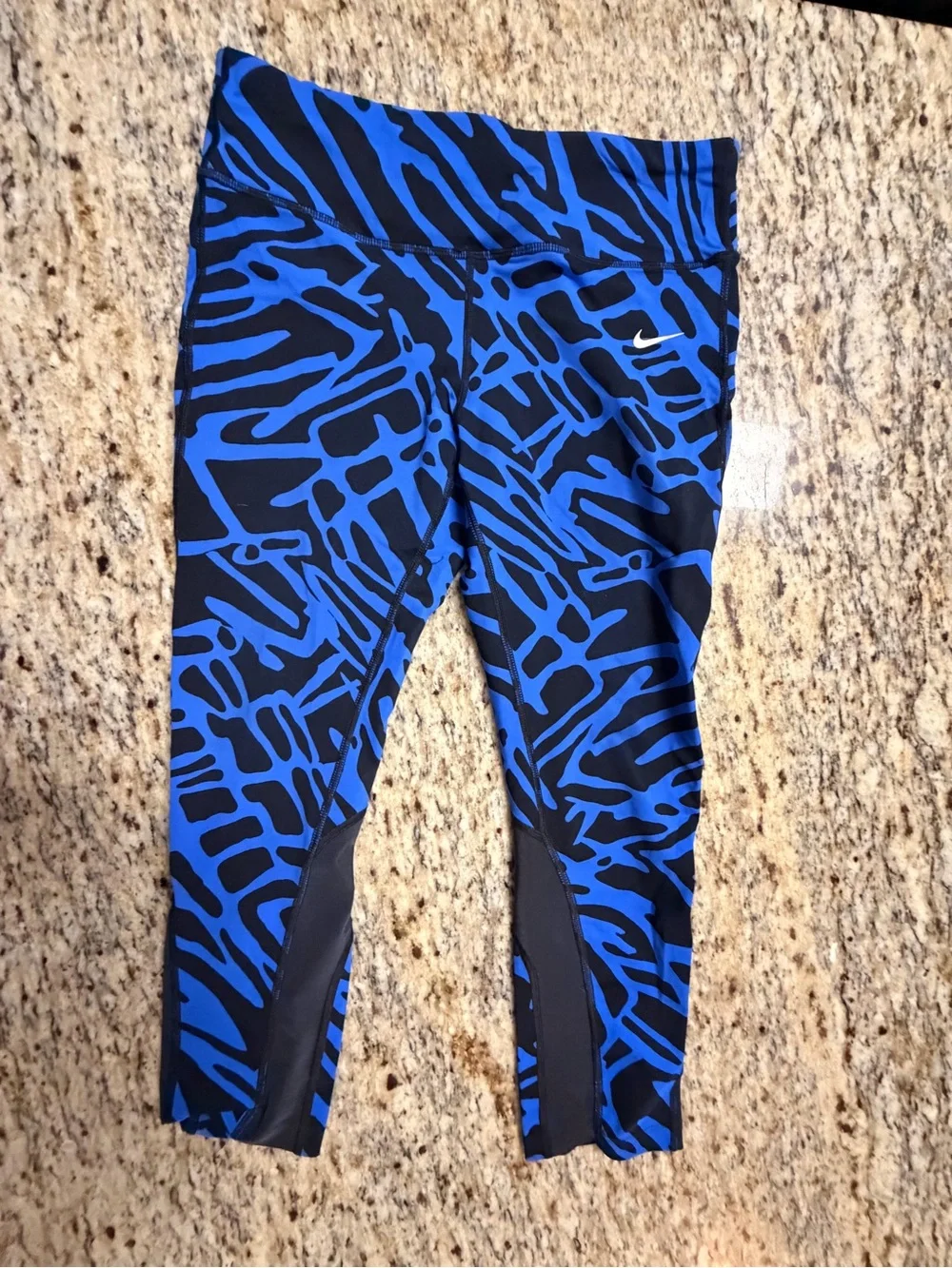 Nike Blue & Black Abstract Cropped Leggings